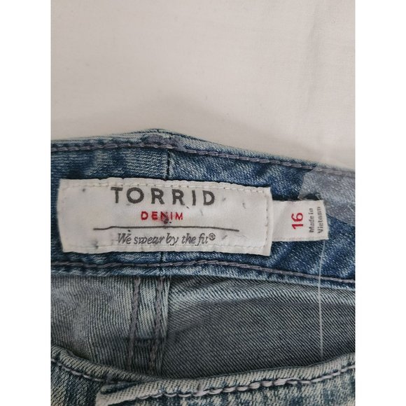 TORRID Denim Women's Light Wash Blue Cut-Off Denim Shorts Size 16 - Picture 6 of 9